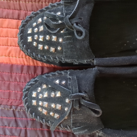 MINNETONKA* black suede leather moccasin flats stud detailing rubber sole 9.5 - Picture 4 of 12